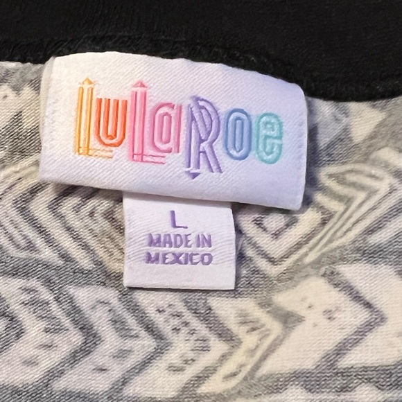 LuLaRoe Black and White Graphic Boxy Tee - Picture 3 of 4